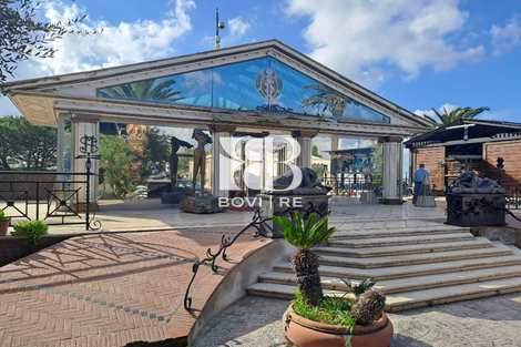 Showroom in vendita, Anagnina